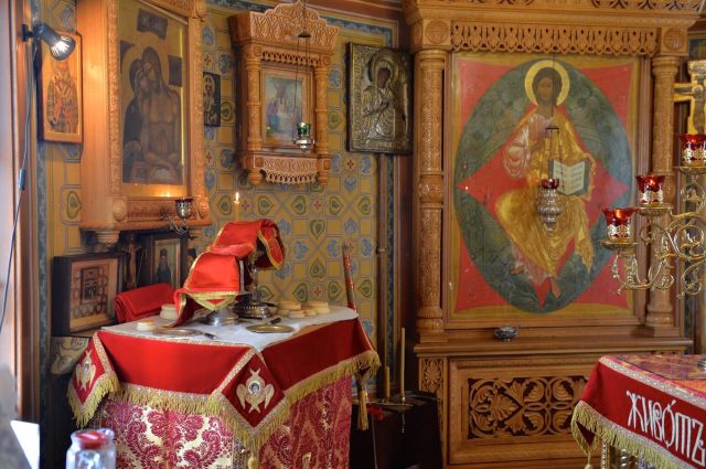 «Ныне вся исполнишася света, небо, и земля, и преисподняя, да празднует убо мир, видимый же весь и невидимый»