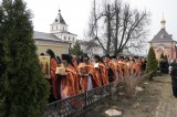 Пасхальный крестный ход в монастыре вокруг Казанского храма