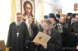 Наместник&nbsp;Свято-Данилова монастыря архимандрит Алексий (Поликарпов) читает поздравление Святейшего Патриарха Московского и всея Руси Кирилла